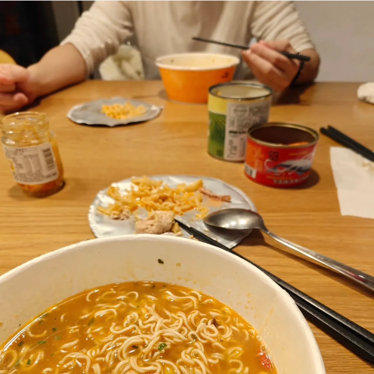 Summer憂心父親病情,直到深夜才用餐。翻攝Summer IG