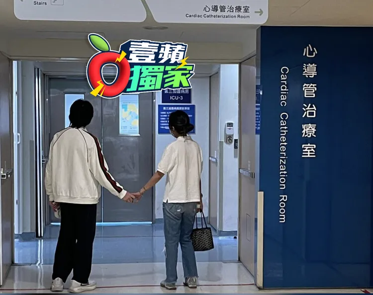 Summer與蕭敬騰昨在病房外焦急守候。讀者提供