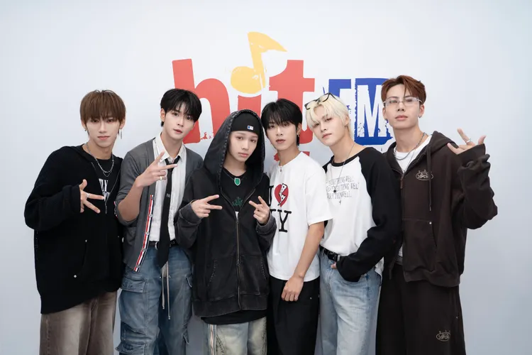 SEVENTOEIGHT由（左起）EXXI义翔、學駿、D’OM、麒文、美祥M、JAGGER柏佑六位成員組成，是躍上韓國舞台的首組台灣男團。Hit Fm聯播網提供