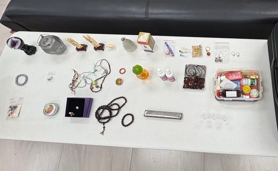 警方起出赃物。新埔警分局提供