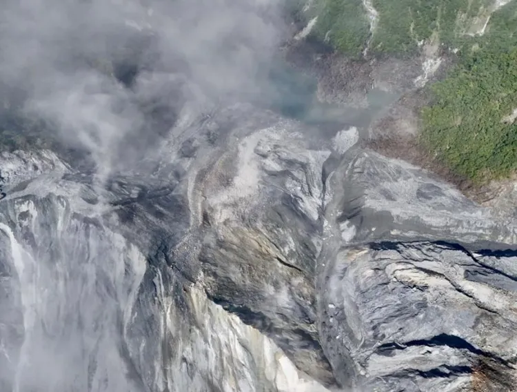 今日無人機飛抵壩體及下游河道拍攝現況。農業部提供
