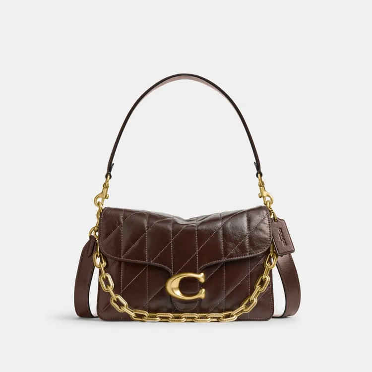 COACH CHAIN TABBY絎縫裝飾鏈條單肩手袋，2萬4800元。品牌提供