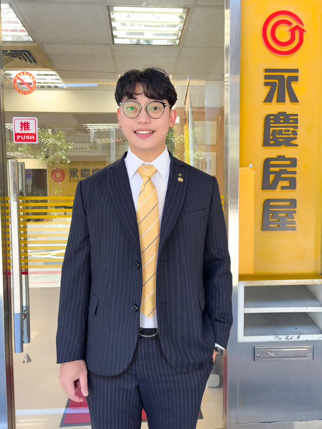 永庆房屋经纪人员黄国一早已是百万年薪一族,还额外获得三天的「有薪福利假」。永庆房产集团提供
