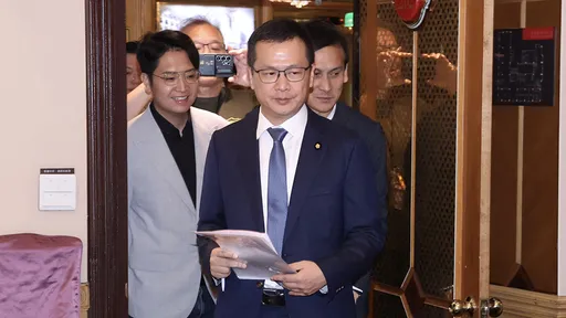 「我呸」辣呛李正皓 罗智强:和于北辰皆是背叛同志墙头草