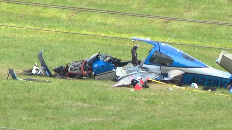 3人乘坐的飛機墜毀。翻攝自X