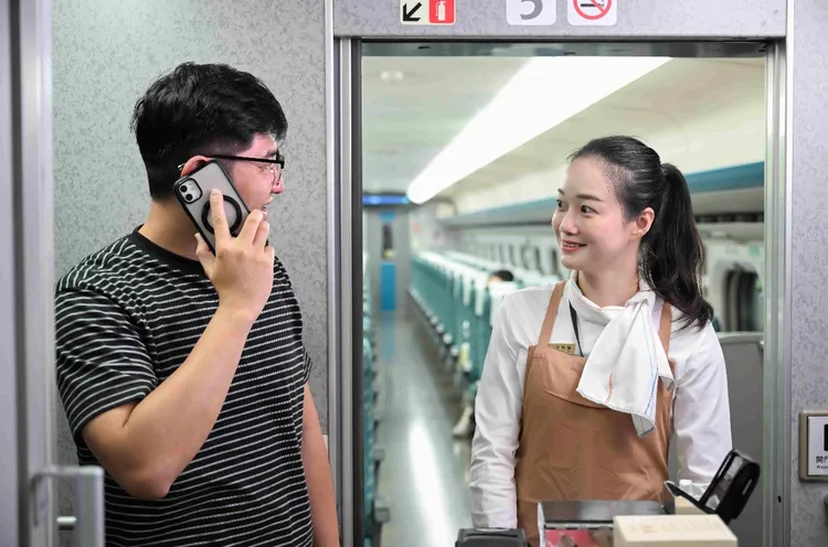 搭高鐵有通話需求時請移步至車廂玄關處。高鐵提供