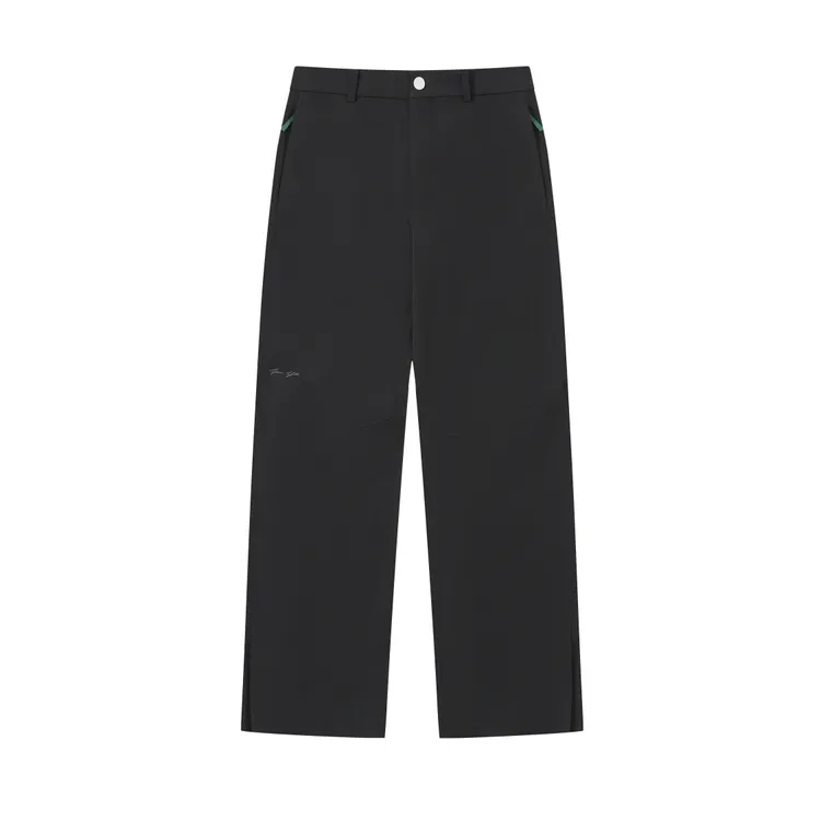 「LACOSTE from yibo」2025秋冬聯名系列長褲，7480元。品牌提供