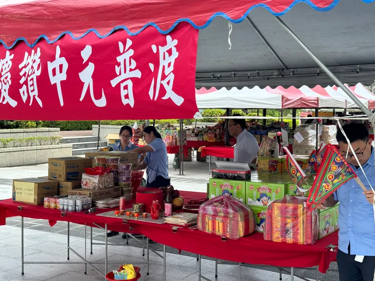 中元普渡的供品選擇要注意，盡量不要選易腐敗或不耐高溫的食物。壹蘋新聞網攝