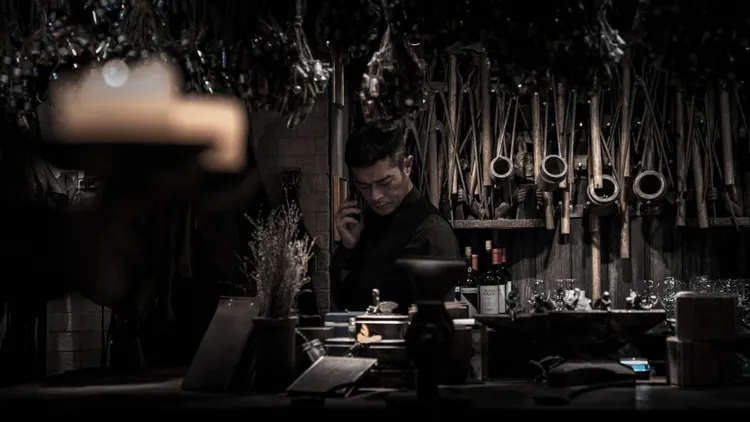 古天樂演出冷血殺手多場動作、飛車和鎗戰根本動作擔當。壹壹喜喜電影提供