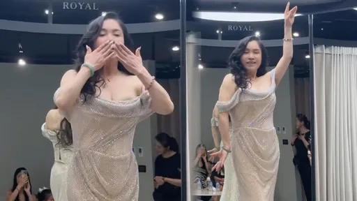 正港美魔女!75歲李亞萍炫低胸裝 余祥銓讚嘆Amazing