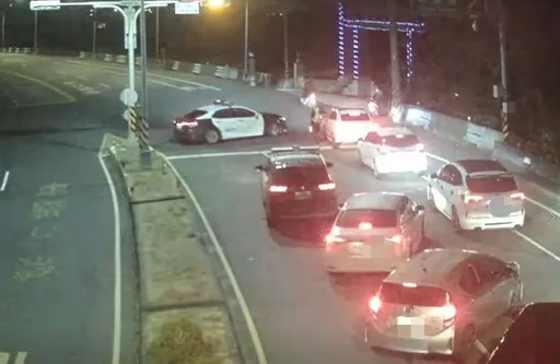 防深夜车聚狂飙! 杨梅警区域联防拦查告诫