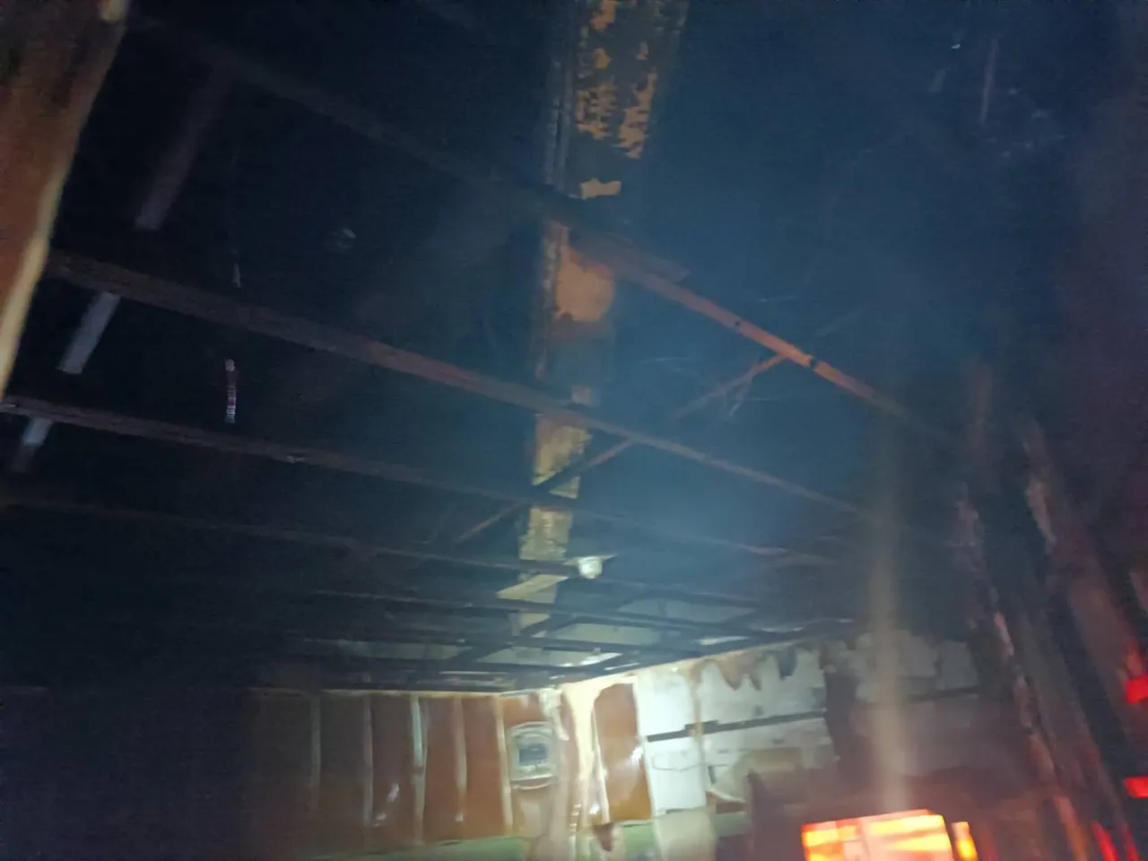 知名綠豆饌深夜失火。翻攝畫面