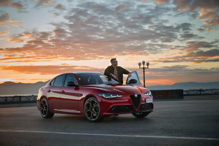 Giulia以純粹房車跑格承襲品牌經典。業者提供