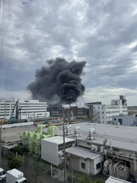浓烟远在机场外都看得见。翻摄自livedoor