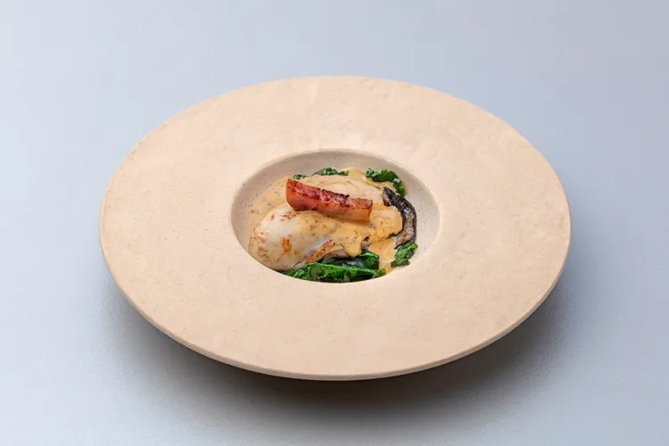 日本播磨生蠔佐昆布荷蘭醬。業者提供