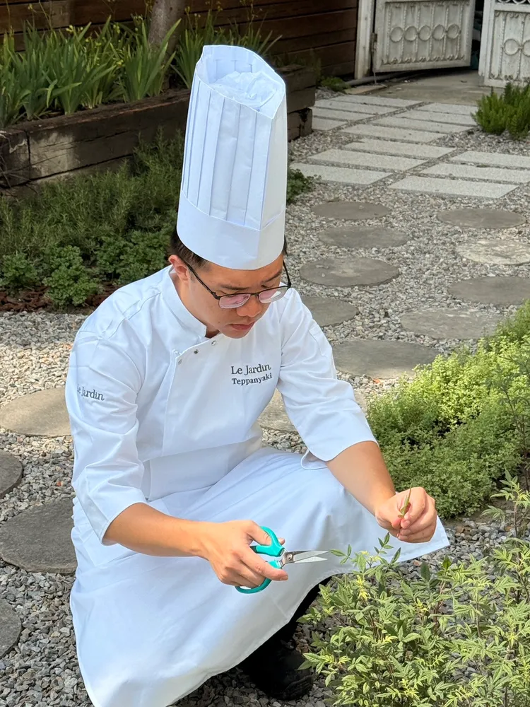 行政主廚莊濟澤以自植的茴香、百里香、迷迭香等新鮮香草作為菜色香氣來源。陳揚盛攝