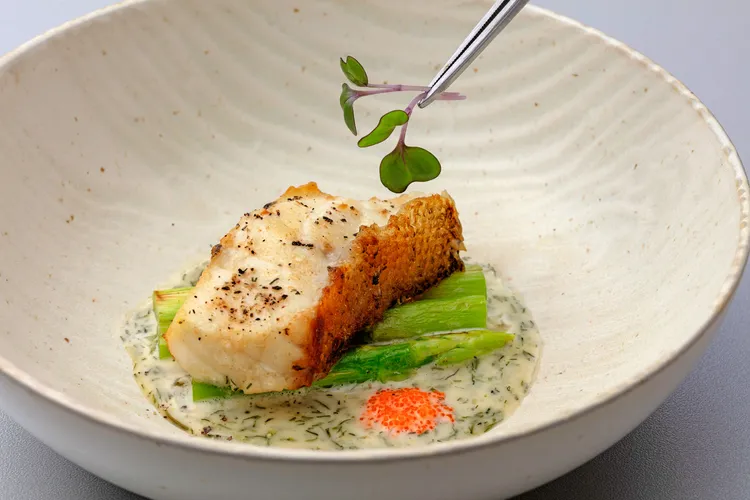 屏東龍虎斑佐蒔蘿酸奶醬。業者提供