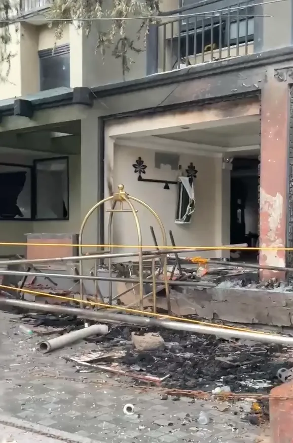 網友拍攝被炸毀的旅館。翻攝自臉書