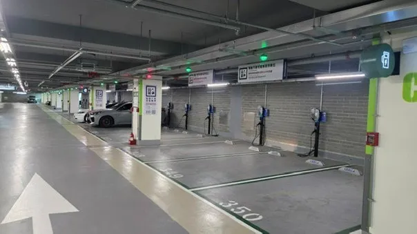 电动车充电桩专用停车位。交通部提供