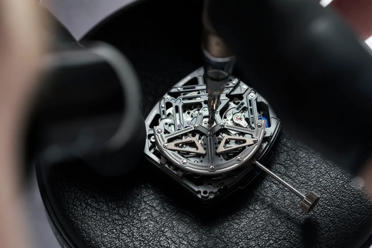 Richard Mille RM 30-01離合擺陀自動上鍊腕錶工藝圖。品牌提供