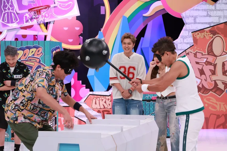 風田、潘若迪對戰遊戲。中視提供