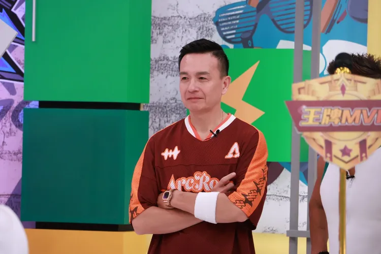 小鐘作弊被抓。中視提供