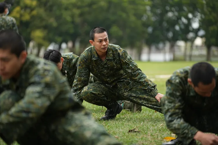 孫綻訓練前先熱身。台視提供