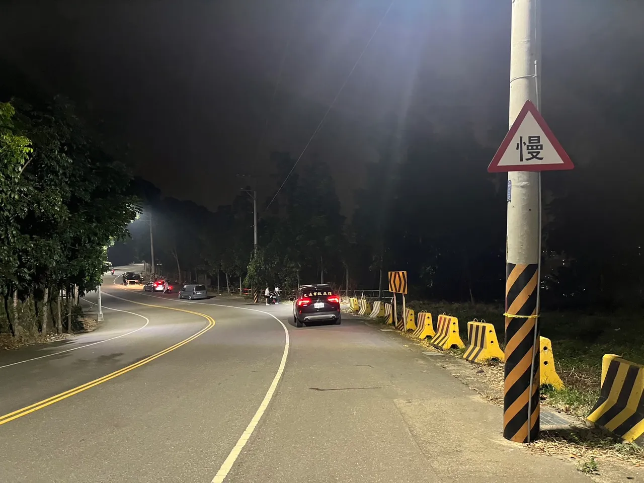 事故地点刚好是下坡。民众提供