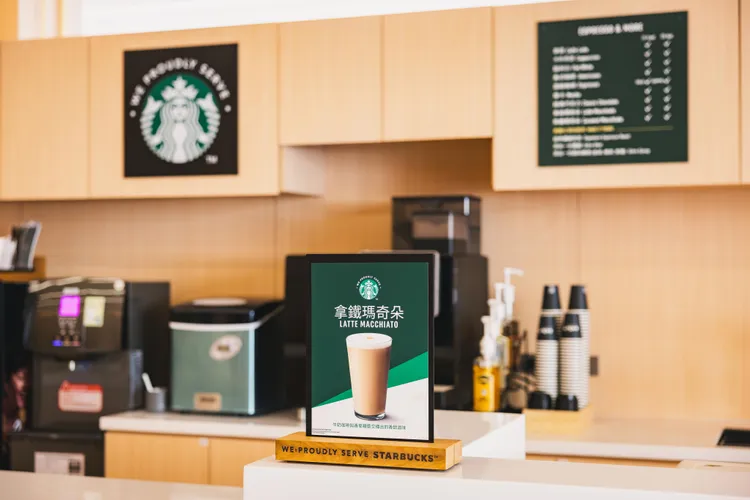 由專人提供的星巴克咖啡服務，享受愜意悠閒的Kia專屬時光。業者提供