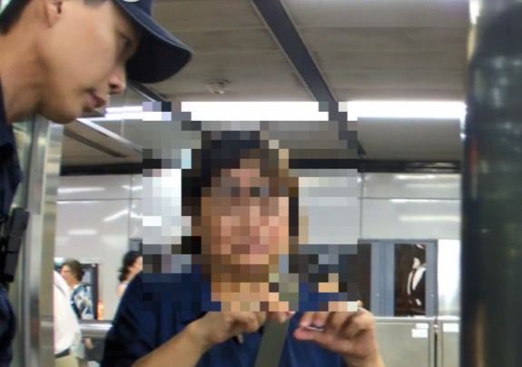 婦搭捷運把12萬現金忘車廂　行經16站被熱心民眾撿回