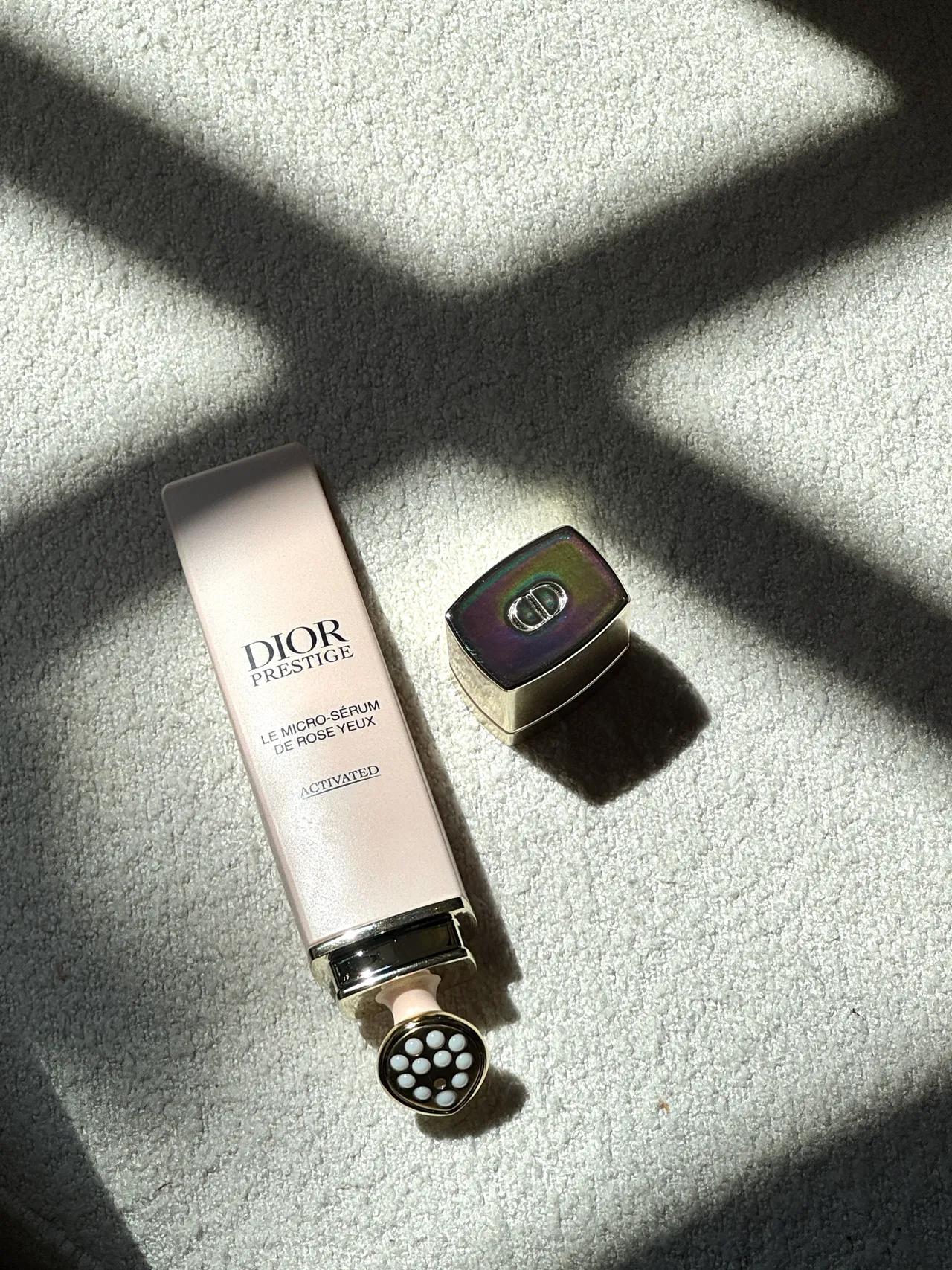 Dior精萃再生微导眼凝萃,20ml/8000元。张家玲摄