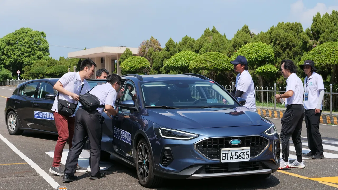室外动态体验部分区分三道实作关卡,分别为「AEB气球车自动煞车体验」、「消失的前车体验」与「外环辅助驾驶体验」。主办单位提供