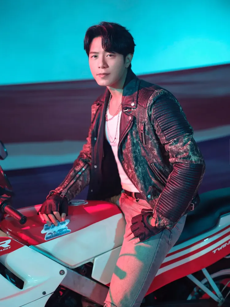 韋禮安以勁帥皮衣突破過往斯文形象。索尼音樂提供