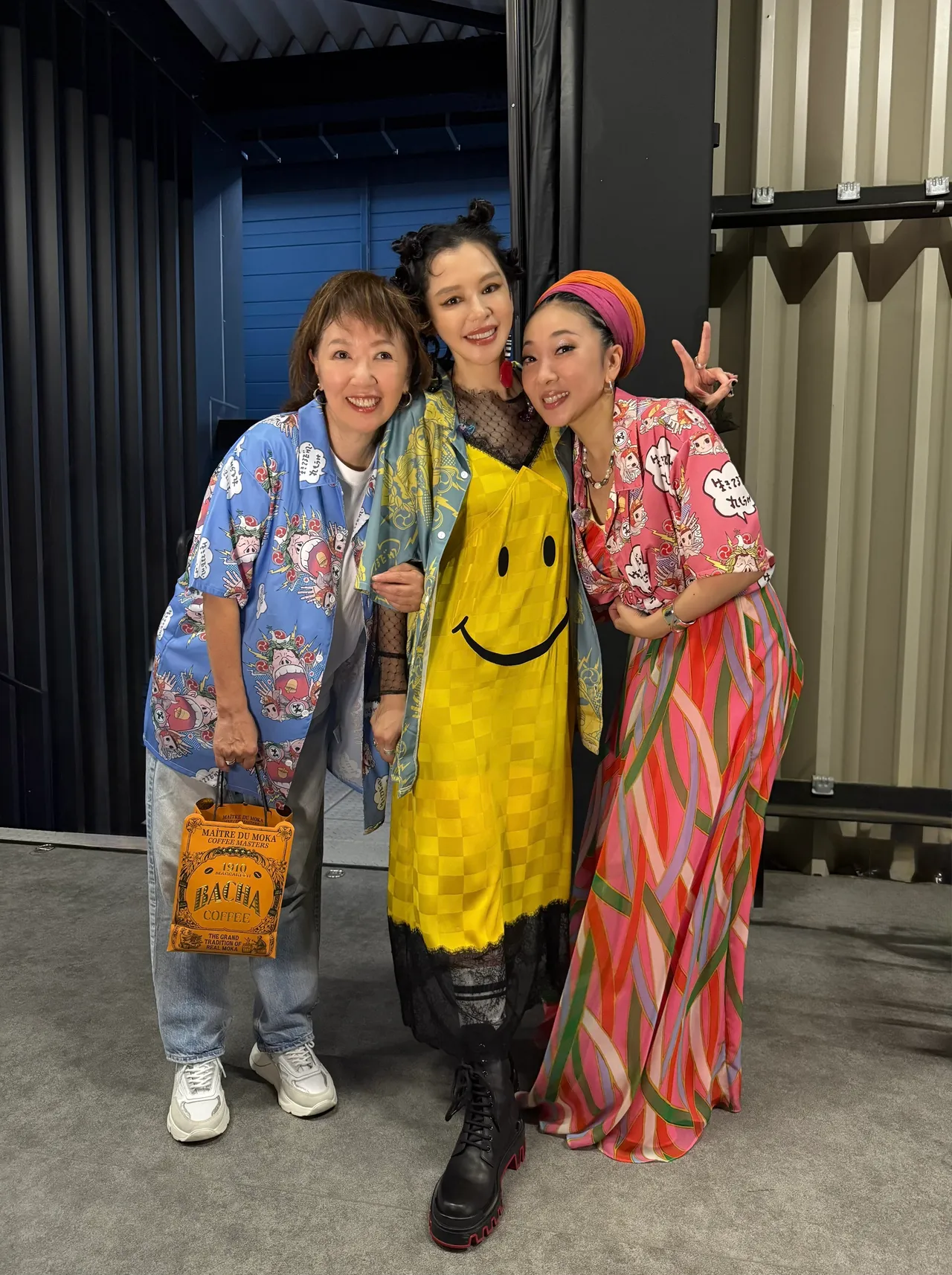徐若瑄(中)與好友淺田美代子(左)和米希亞相見歡。威威巖提供