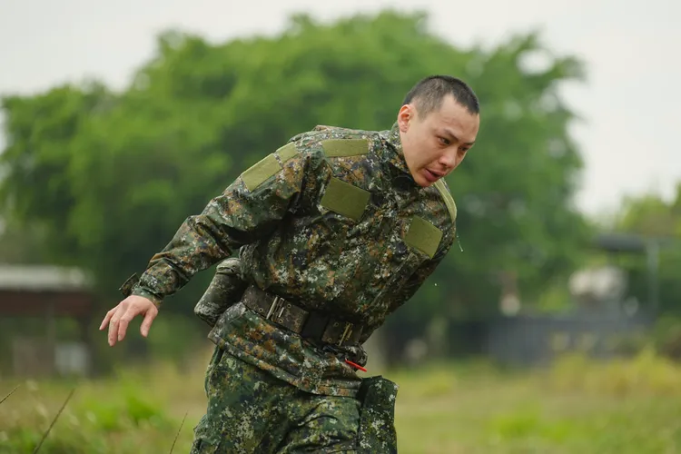 顏佑庭拚盡全力，吸入毒氣後相當不舒服。台視提供