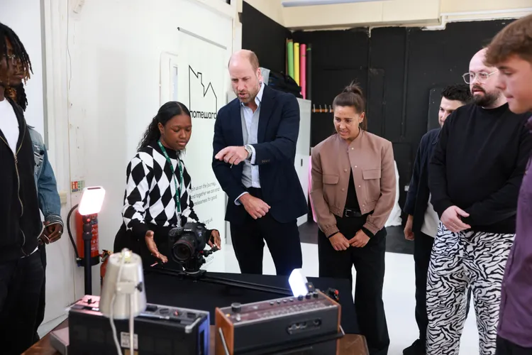 威廉王子同天出席的也正巧是青少年計劃活動。路透