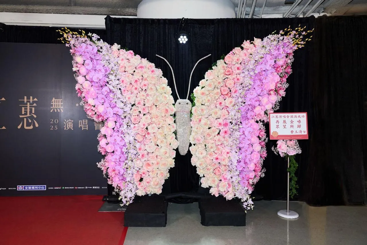 费玉清彩蝶花礼今晚又变装。宽宏艺术提供
