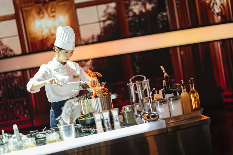 潤娥劇中變身米其林3星主廚，戲外給自己的廚藝打80分。Netflix提供