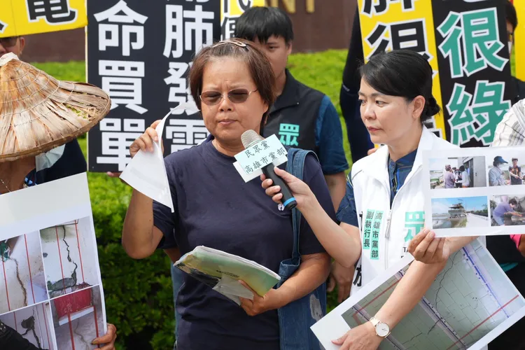 居民自救會陳高喊「拒絕用命買單、拒絕用肺發電、查明真相」。民眾黨提供