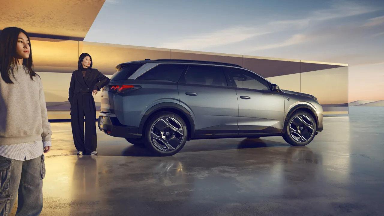 PEUGEOT 3008 HYBRID与5008 HYBRID全面搭载P2 HYBRID油电混合动力系统。业者提供