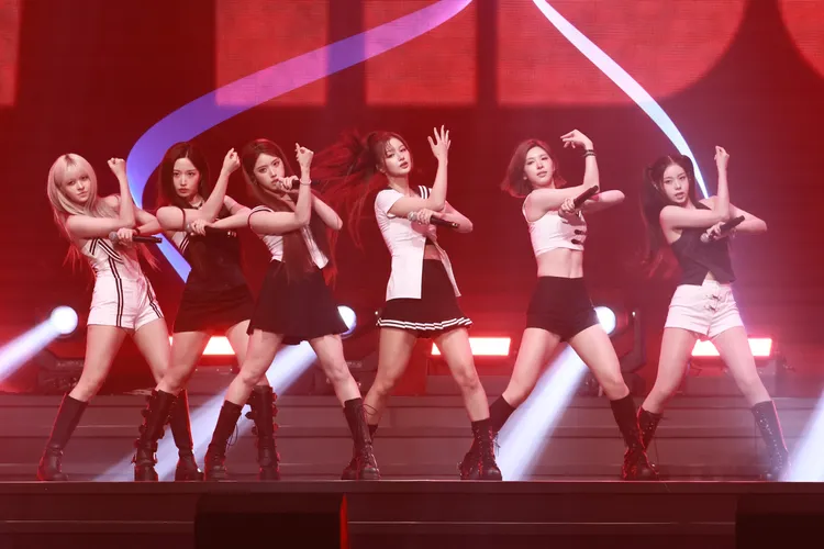 Lily（左起）、海嫄、智友、薛侖、BAE、圭珍勁歌熱舞。彭欣偉攝