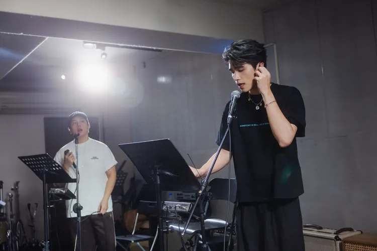 王品澔獲封「小周興哲」有發片潛力，喊話忒修斯：找我拍MV。抓馬文化提供