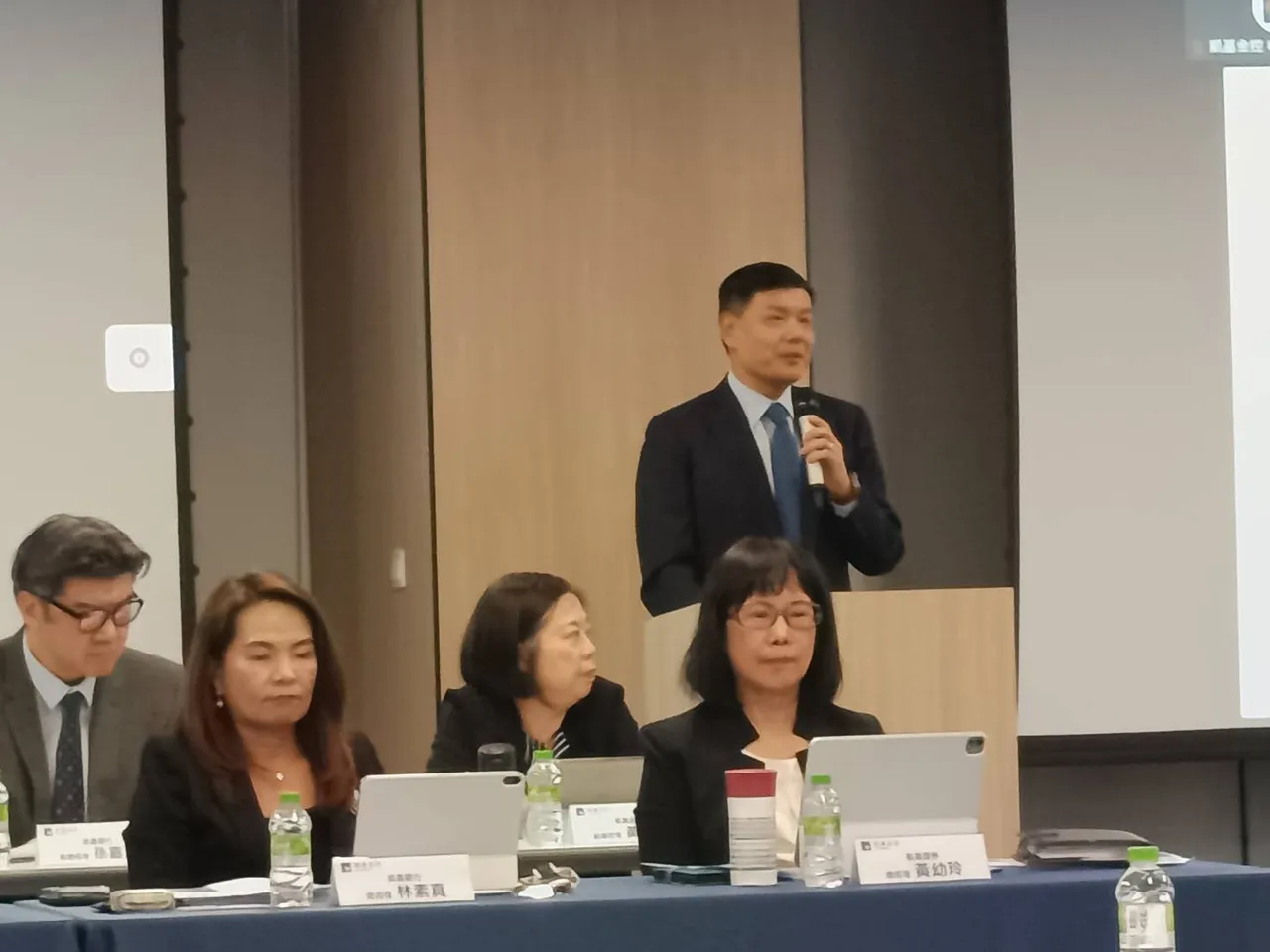 凯基金控今(2)日举办2025年第二季法人说明会,公布财务表现及整体营运成果。许丽珍摄