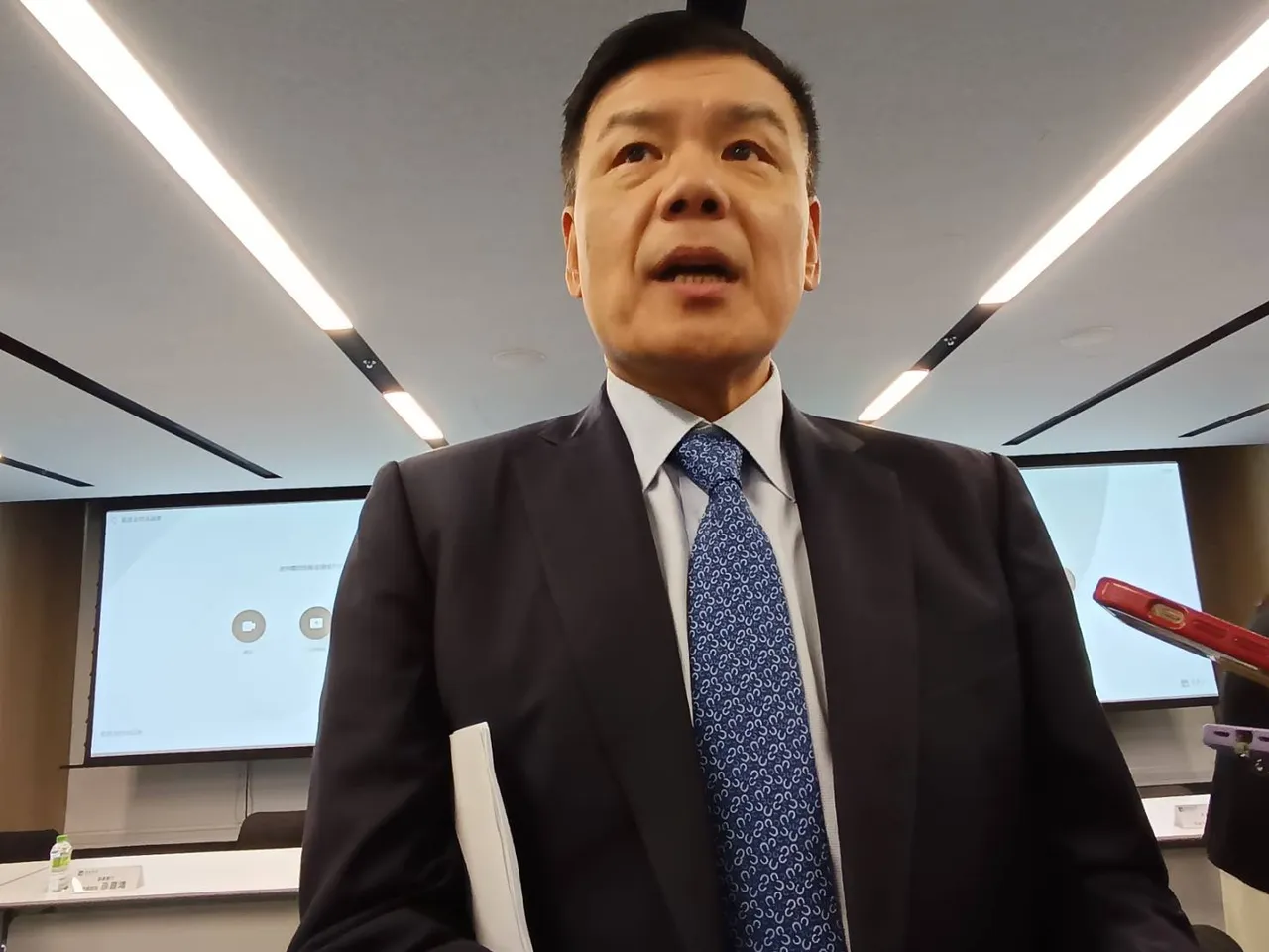凯基金控今(2)日举办2025年第二季法人说明会,公布财务表现及整体营运成果。凯基金控总经理杨文钧会后受访。许丽珍摄