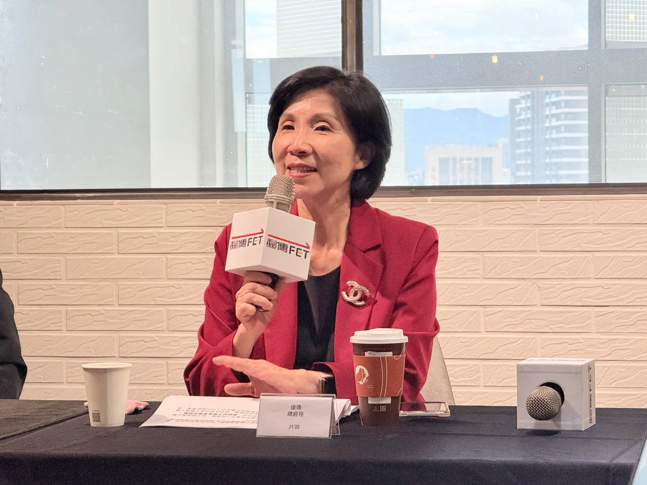 遠傳總經理井琪表示,亞太用戶轉卡進度超前,年底不再加碼優惠,誠信對待每一位用戶是遠傳的原則。趙筱文攝