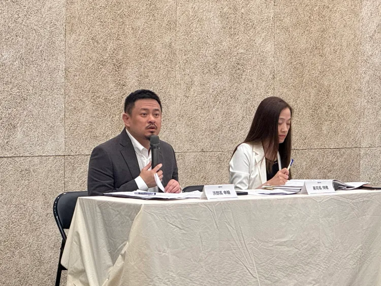 勞動部長洪申翰宣布，明年1月起最低工資月薪調升至2萬9500元、時薪196元。張綵茜攝