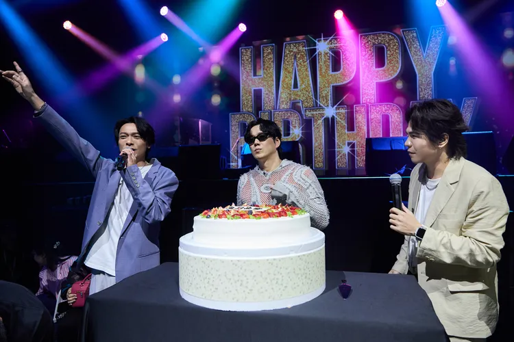 蕭煌奇以公益（中）歡慶49歲生日。黑色吉他Ｘ華納音樂提供