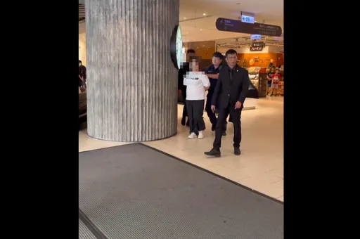 北市女不滿包裝竟要星巴克員工下跪 出拳打警!慘遭壓制在地上銬