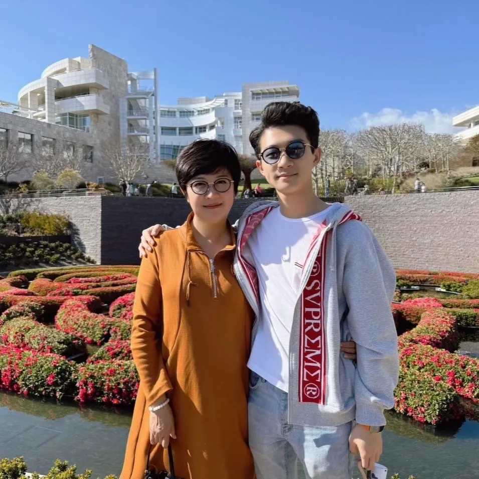 崔佩仪(左)和贝克宇感情艮好。翻摄崔佩仪脸书