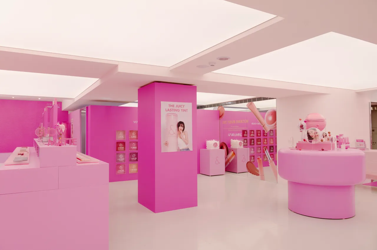 rom&nd PINK OFFICE快闪店登台。品牌提供